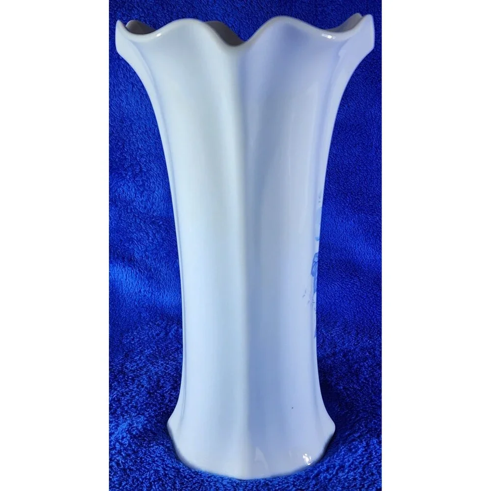 Beautiful Vintage 10.5 inches Seizan Vase with Blue and White Flowers